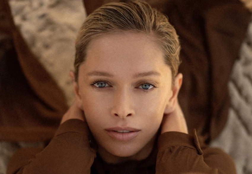 "Пустынный цветок". Вера Брежнева снялась в новой фотосессии