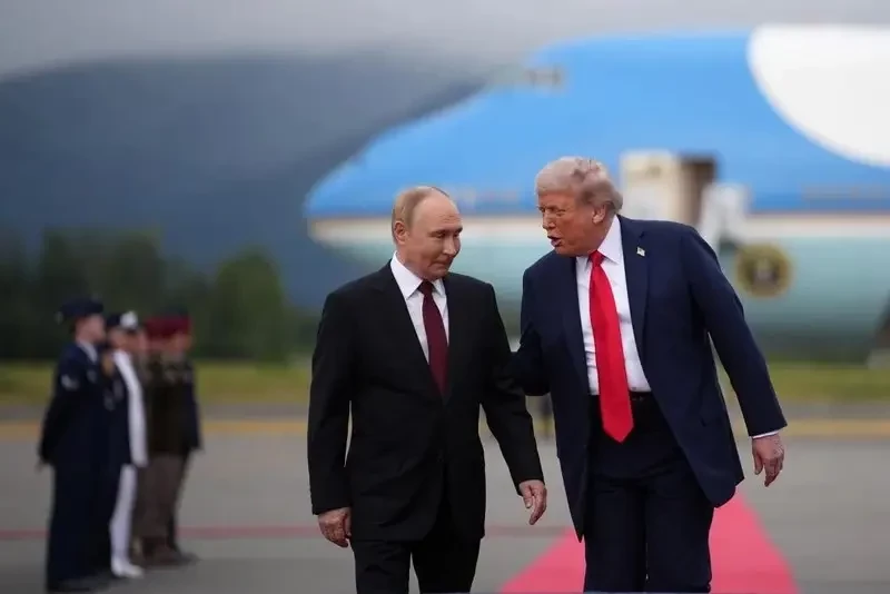 Трамп обещает через две недели пересмотреть подход к России и конфликту