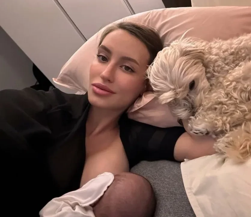 "Жизнь перевернулась на все 180°". Девушка Тимати рассказала о материнстве на фоне критики в адрес рэпера за то, что он отдыхает без неё в Европе