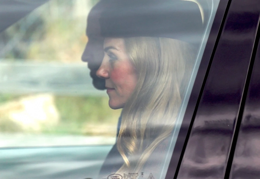 Кейт Миддлтон стала блондинкой: принцессу Уэльскую засняли с мужем и детьми в Шотландии