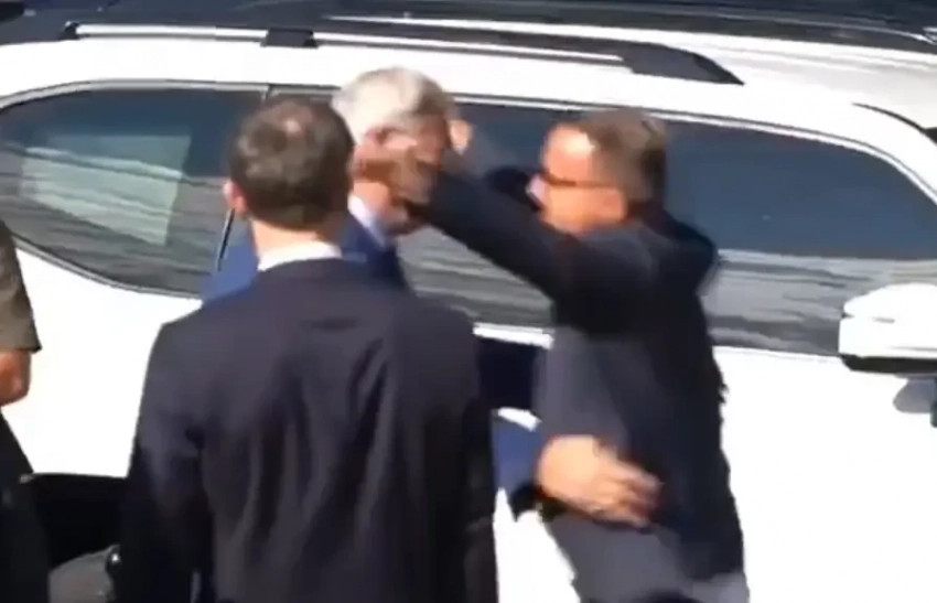 Глава МИД Люксембурга «от радости встречи» запрыгнул на своего украинского коллегу