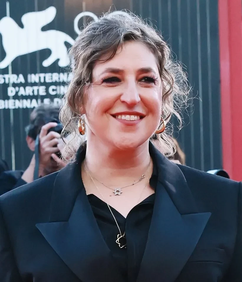 Венеция-2025: Кейт Бланшетт в кутюре, Уиллем Дефо и Шарлотта Рэмплинг на премьере фильма "Отец, мать, сестра, брат"