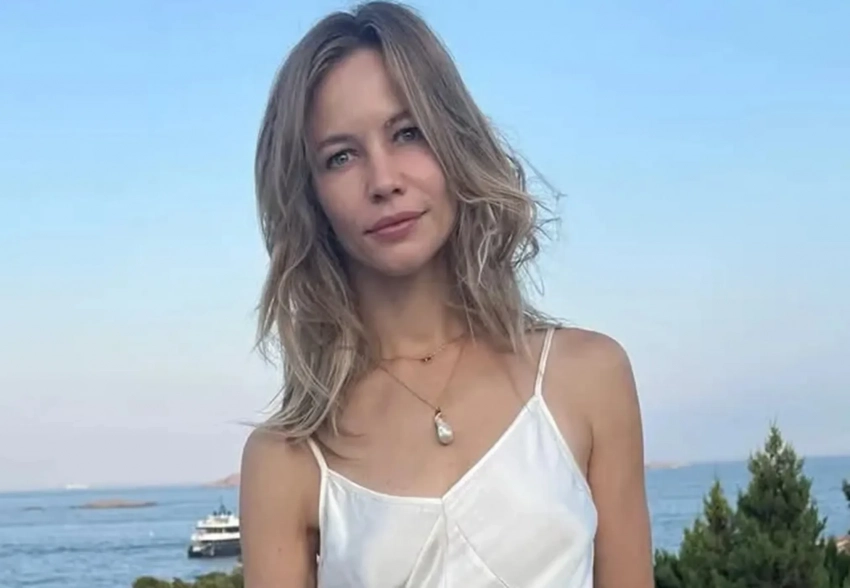 Светлана Устинова подтвердила, что у неё родилась дочь, и показала редкое фото с ней